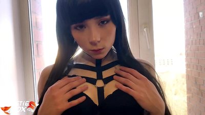 Calidum Brunetto sugit penitus et Sensitive Fucked pro Pecunia